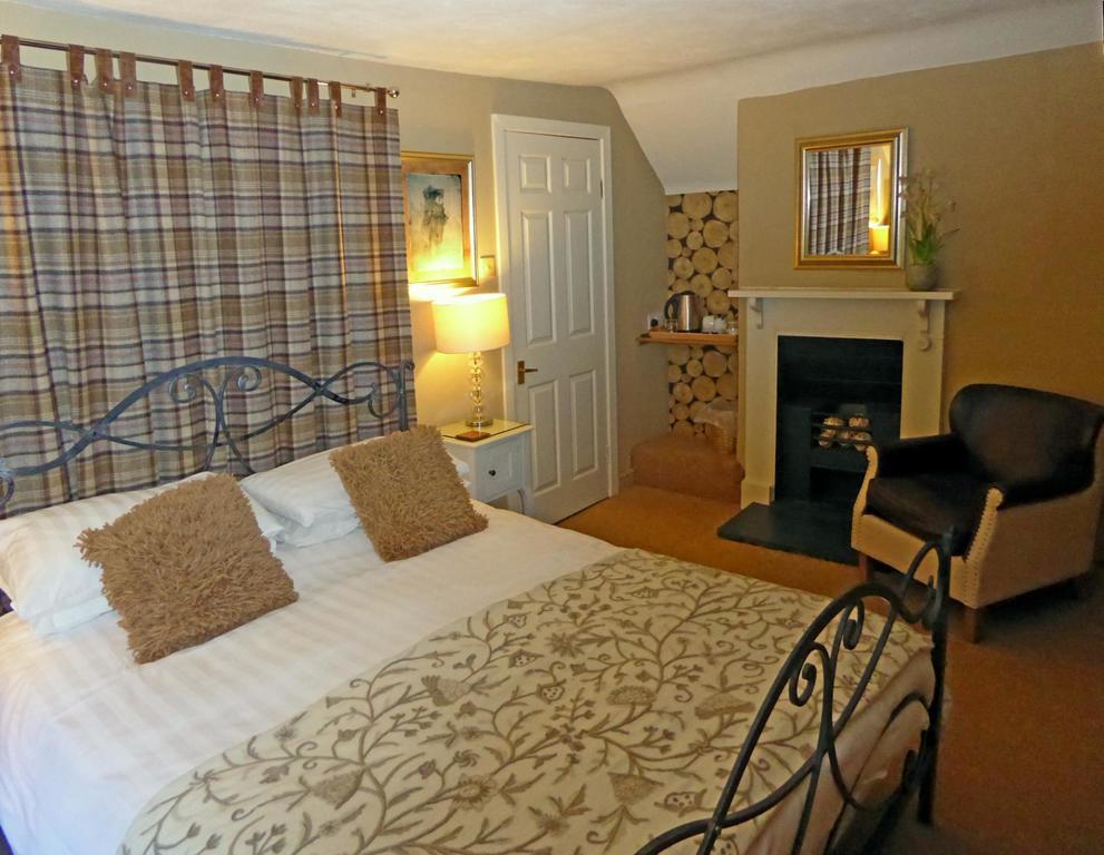 Отель Hambro Arms Milton Abbas Номер фото