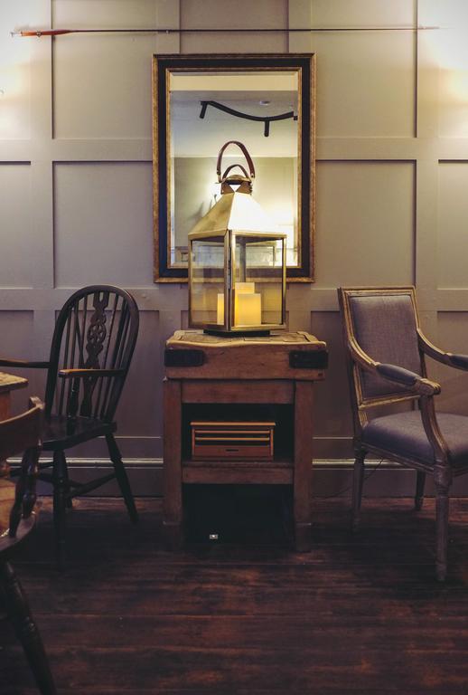 Отель Hambro Arms Milton Abbas Экстерьер фото