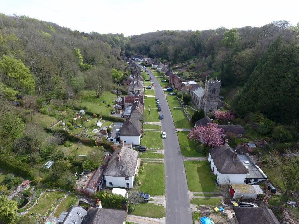 Отель Hambro Arms Milton Abbas Экстерьер фото